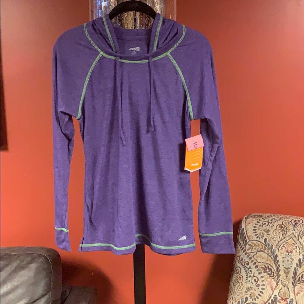 Lightweight sweater